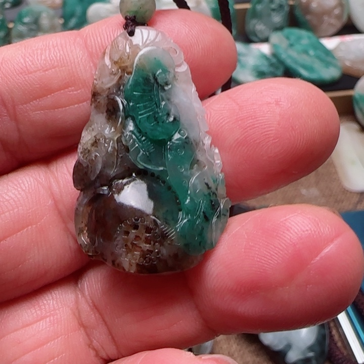 独山玉未镶嵌颈饰