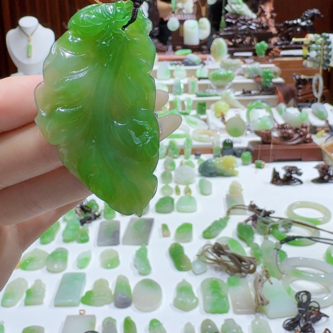 和田玉（碧玉）未镶嵌挂件白加绿金枝玉叶