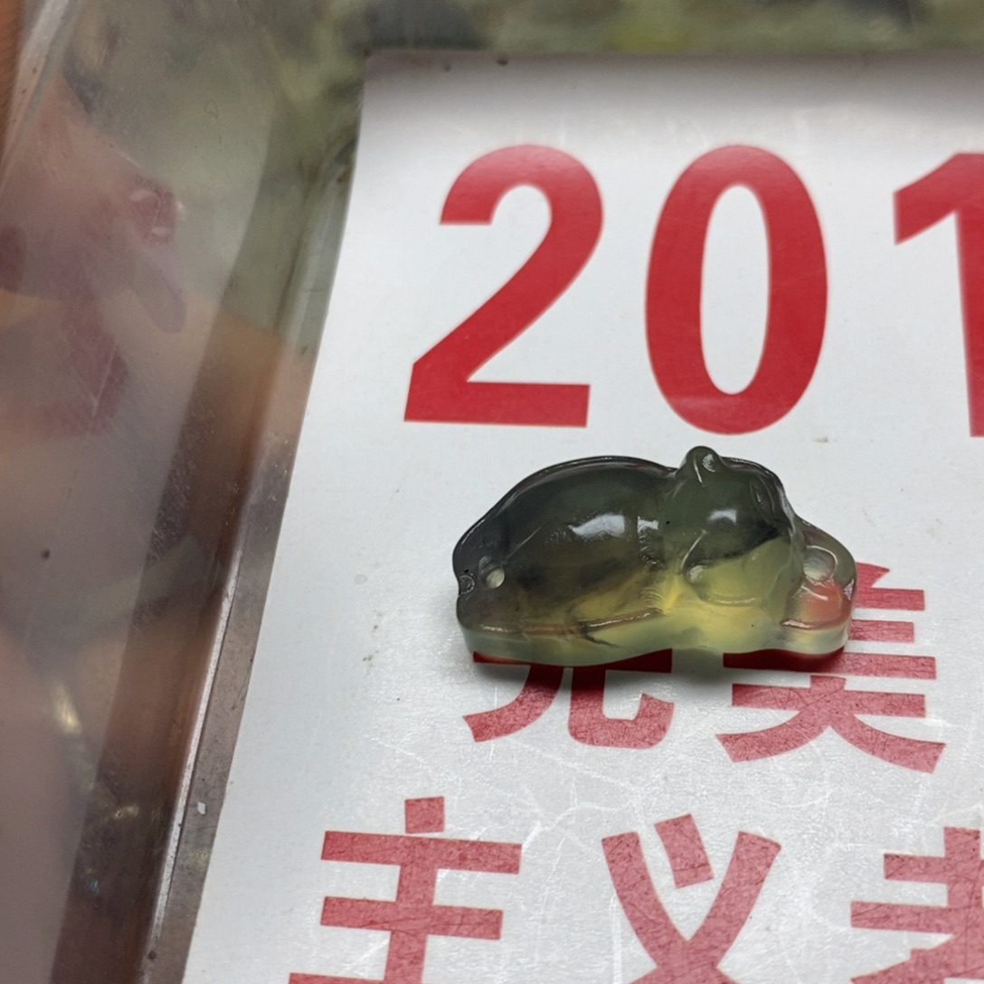 蛇纹石玉挂坠未镶嵌