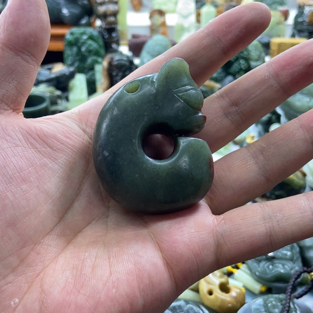 岫岩河磨玉（透闪石质玉）未镶嵌把件