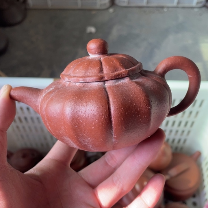 紫砂茶壶老厂紫砂壶一件。