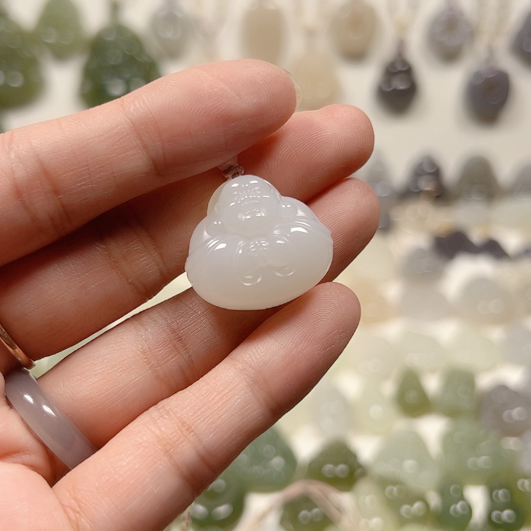 颈饰未镶嵌和田玉知***.