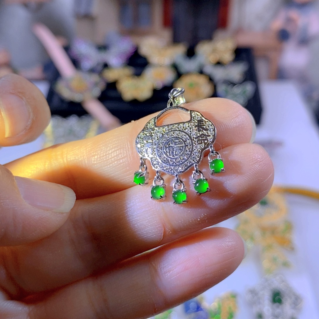 颈饰银S925镶嵌翡翠