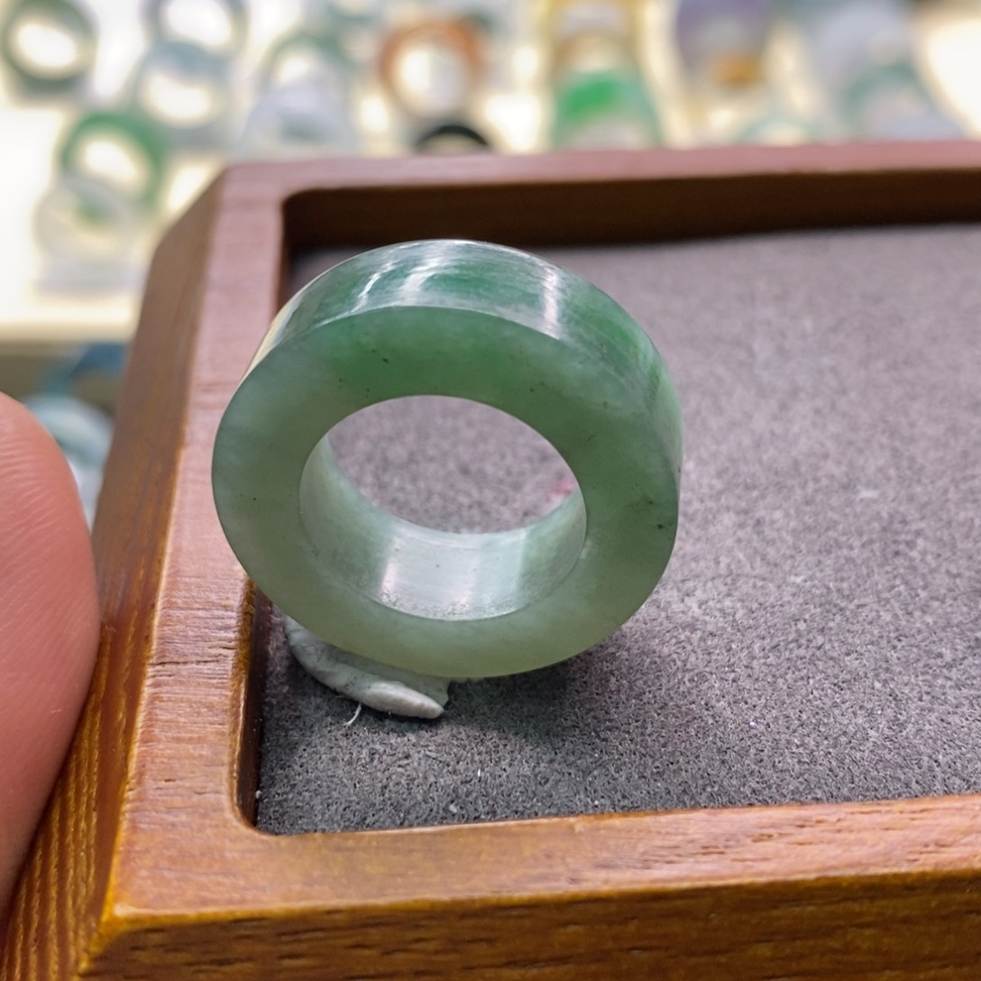 定制翡翠未镶嵌戒指