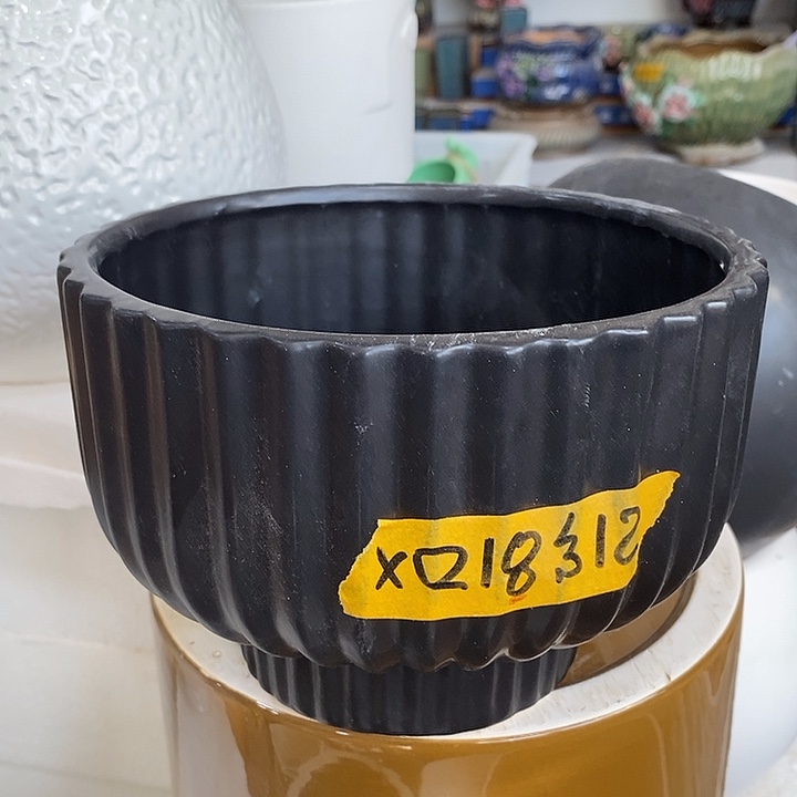 陶盆有孔 瑕疵针孔漏釉介意勿拍外高 12外口18