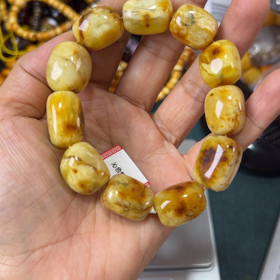 未镶嵌琥珀珠宝奇石830