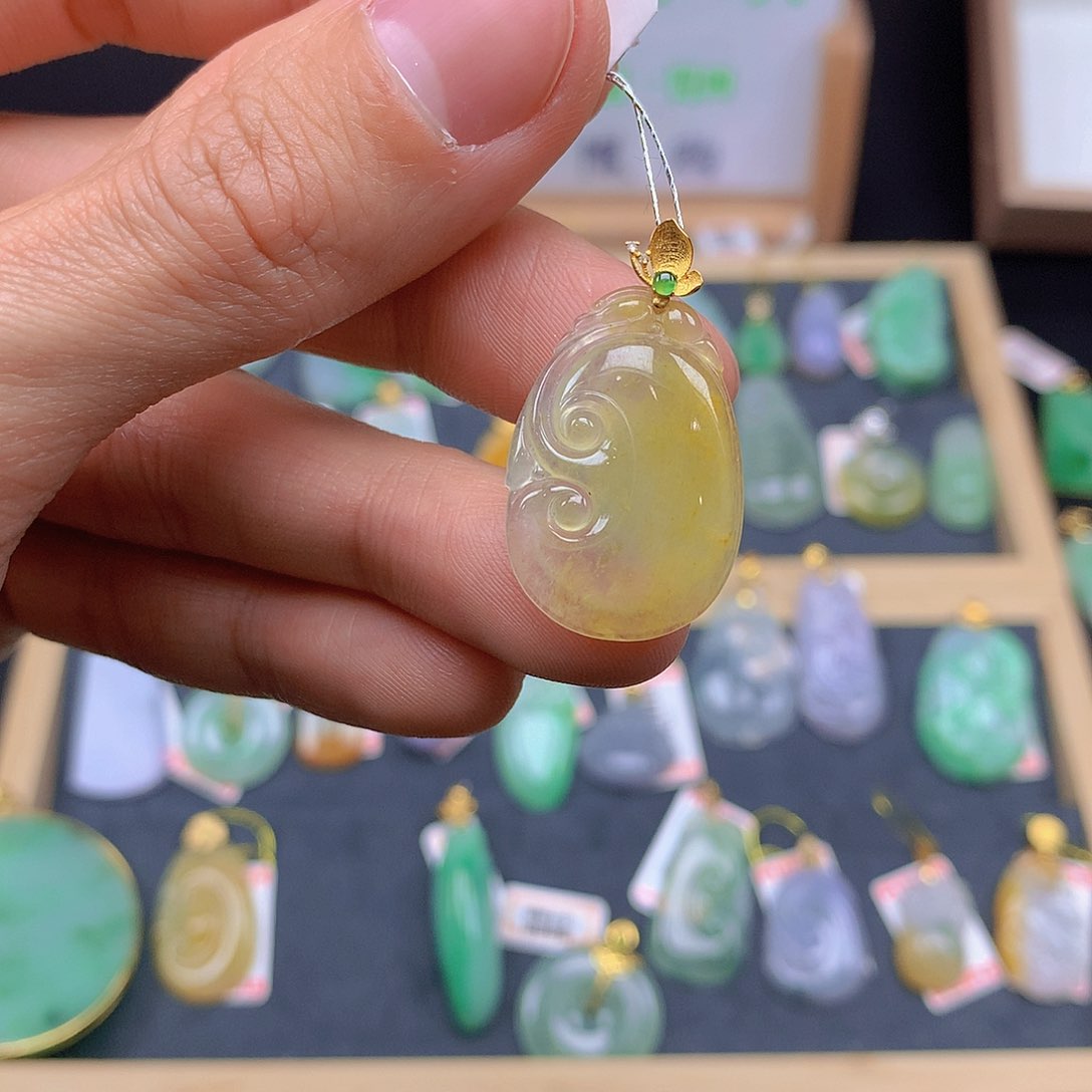 翡翠颈饰18K金镶嵌翡翠