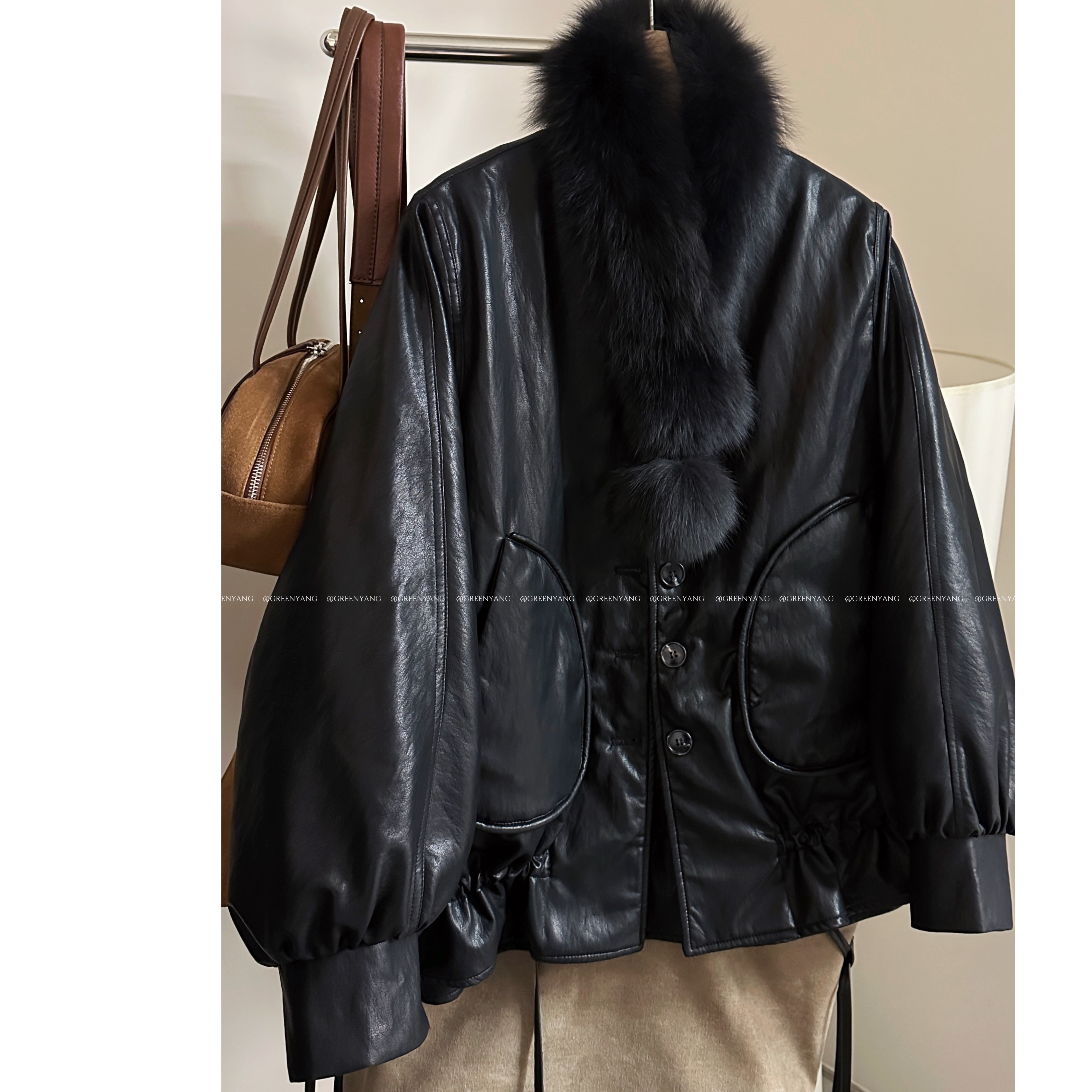 老羊家~皮衣羽绒服女款2025冬新款廓形毛毛围脖网红上衣PU皮外套