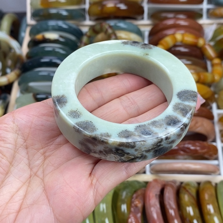 蛇纹石玉手镯未镶嵌51