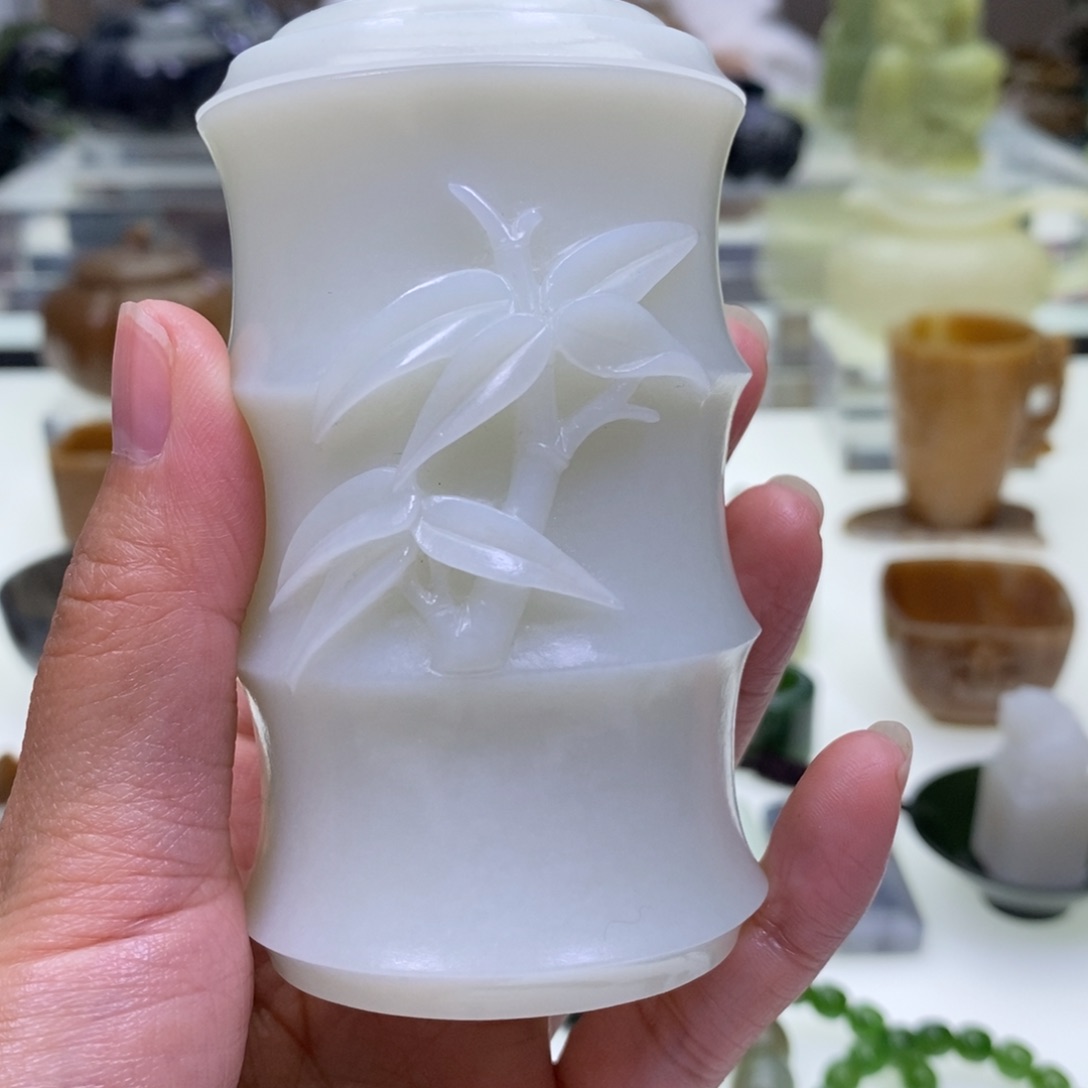 和田玉杯子足铂镶嵌康