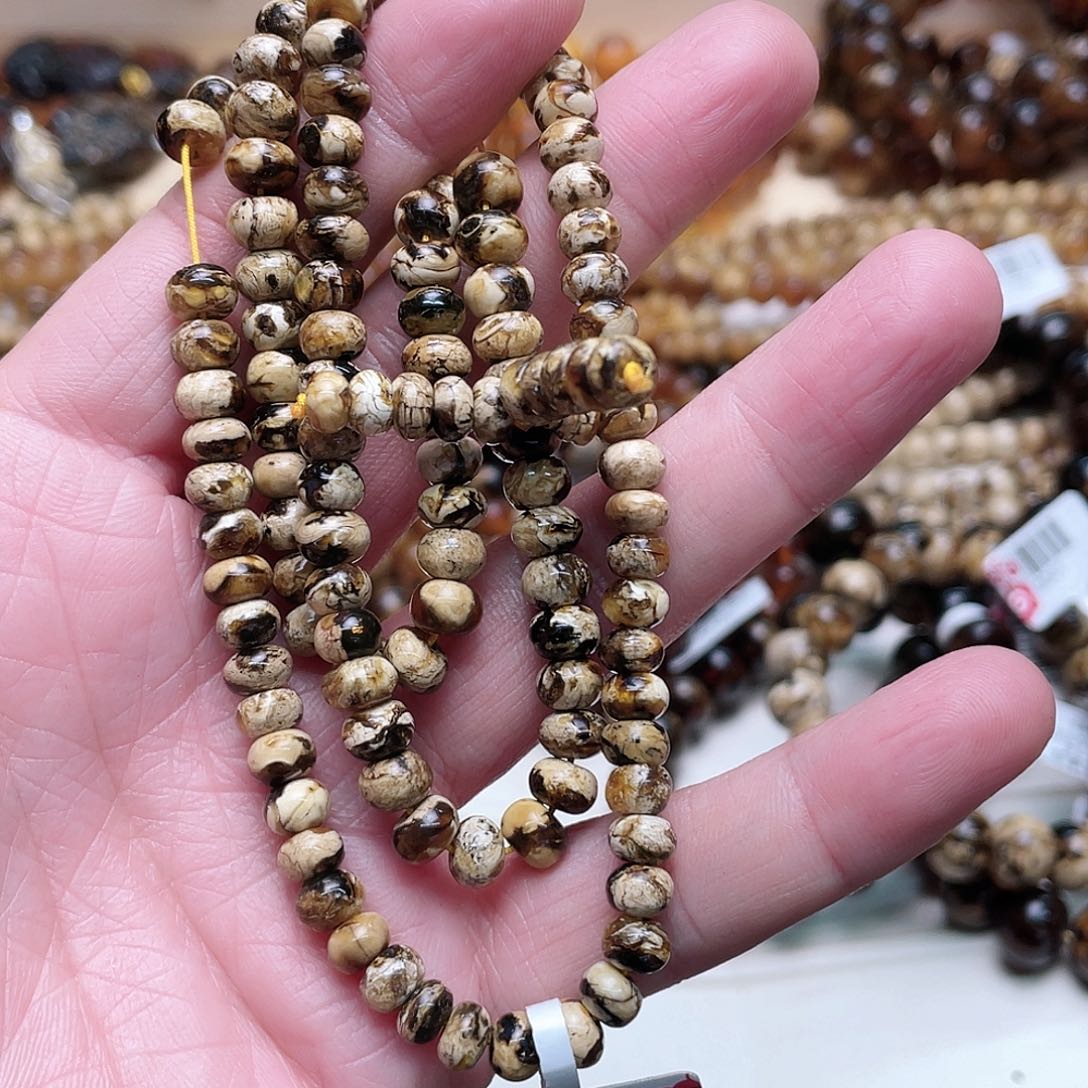 琥珀裸石未镶嵌六10904