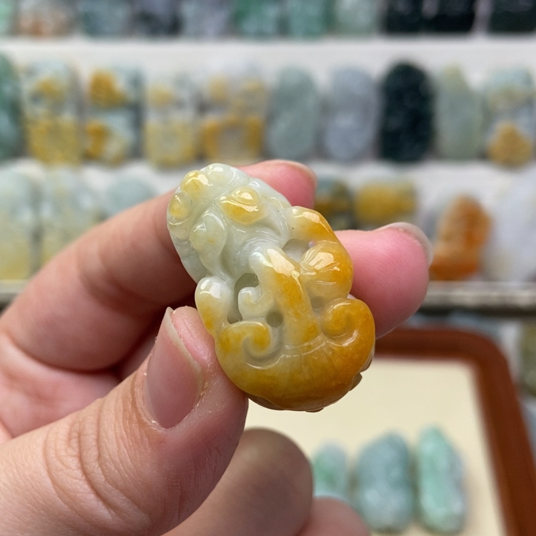 翡翠吊坠(赠链)未镶嵌