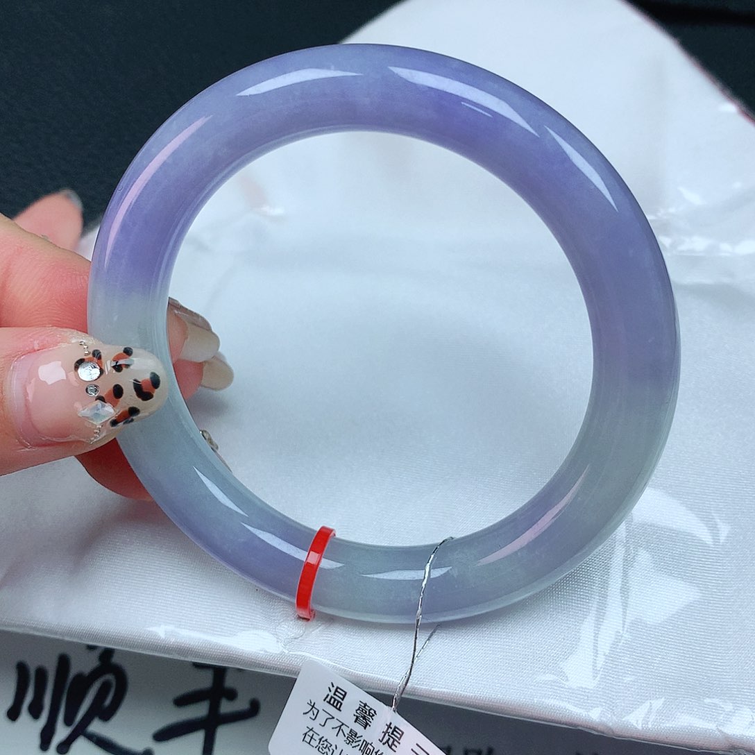 翡翠手镯未镶嵌54圈