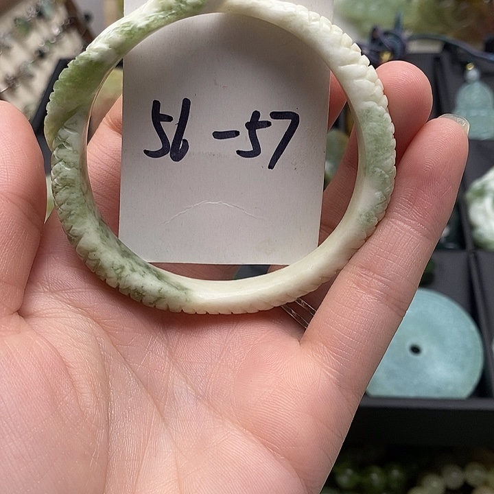 蛇纹石玉手镯未镶嵌