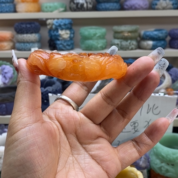 未镶嵌手镯石英岩玉