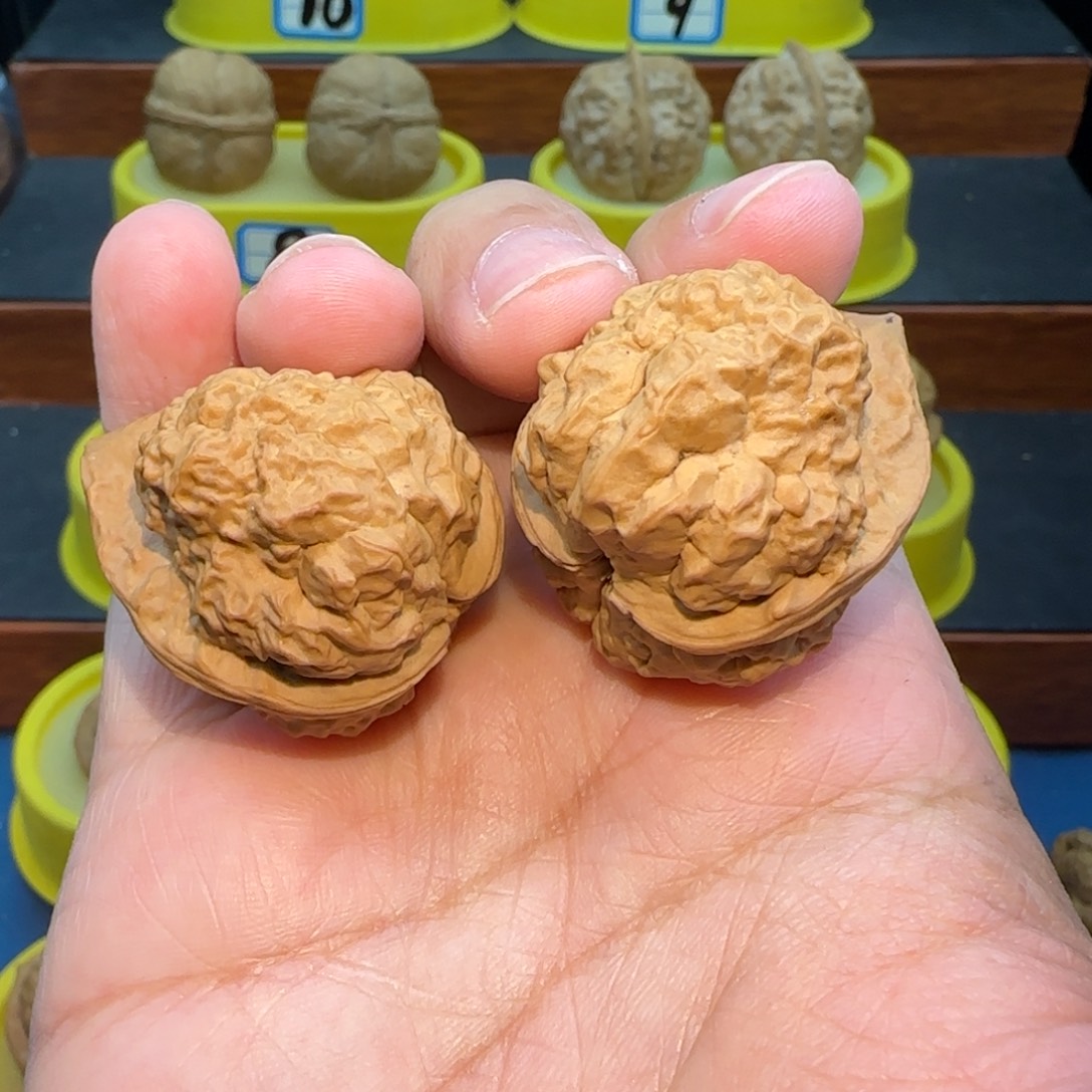 奋***斗桃核把件羊头蟾核桃