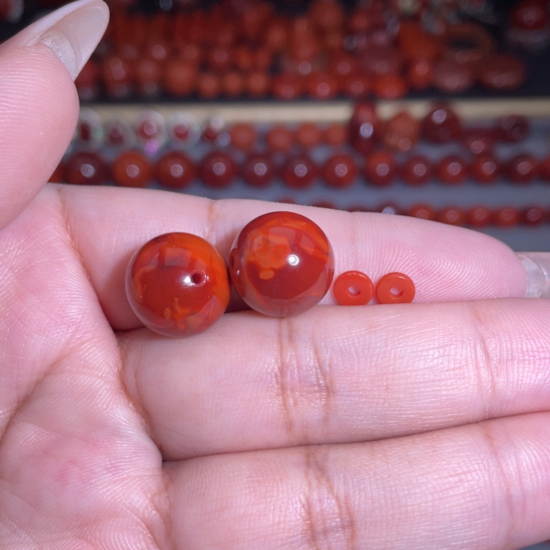 心***未镶嵌圆珠南红玛瑙