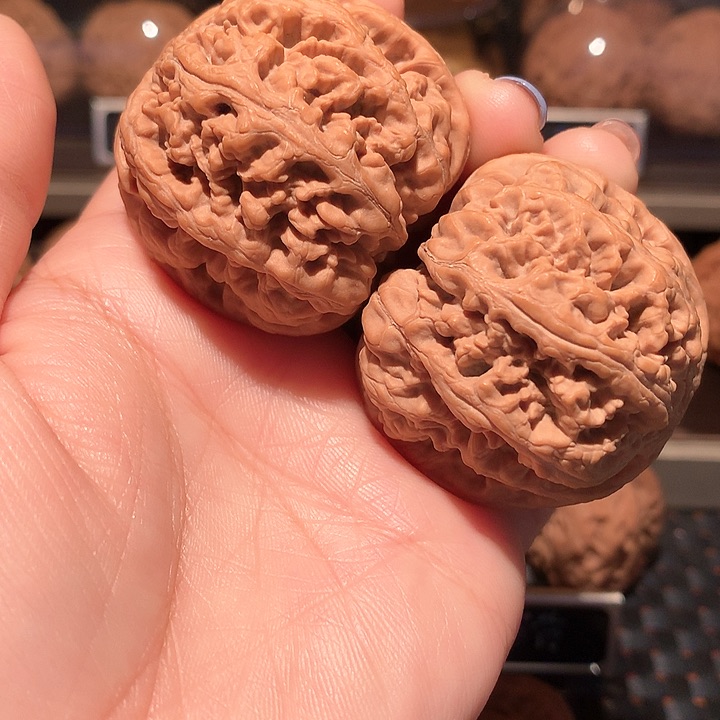 焰****工文玩核桃把件粗筋