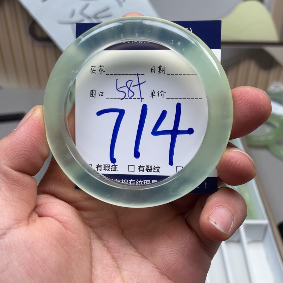 岫玉手镯手镯未镶嵌