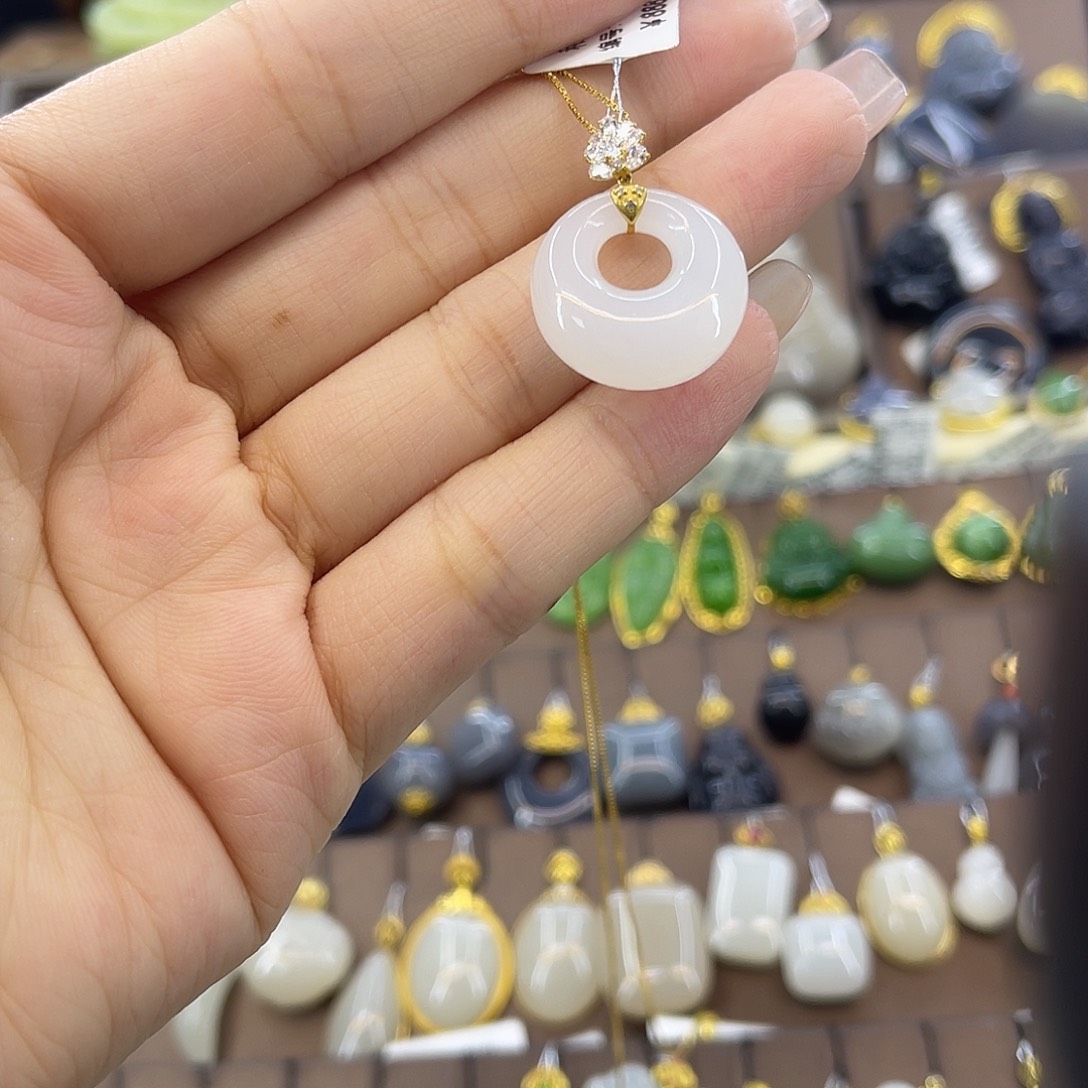 吊坠(赠链)18K金镶嵌和田玉