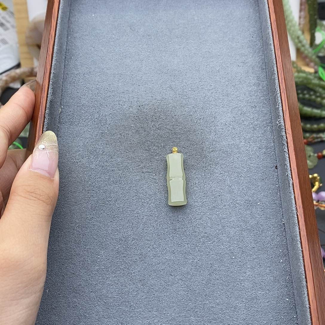 和田玉吊坠(不含链)18K金镶嵌