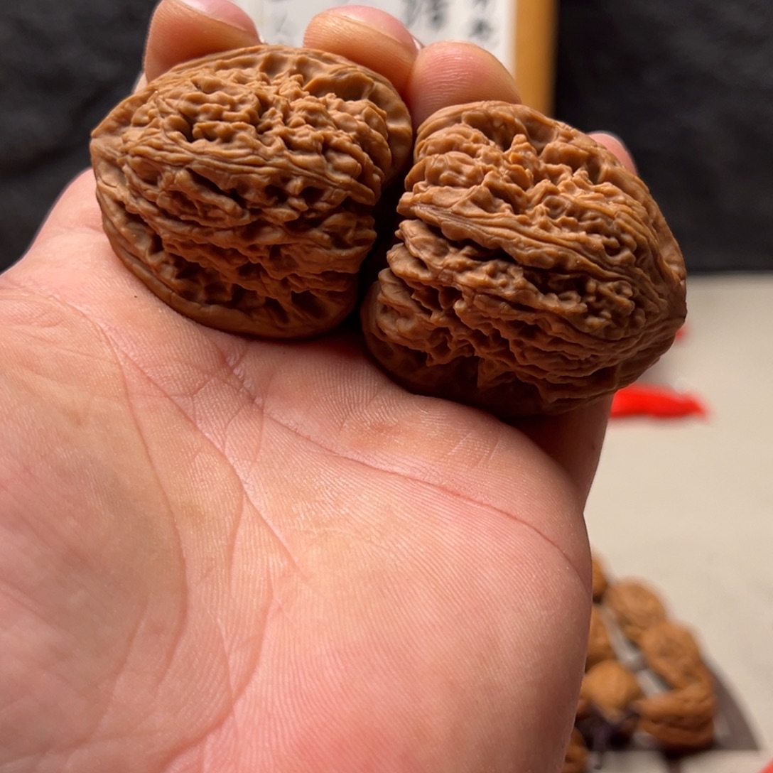 光***哥文玩核桃把件南疆41微色差磕尖