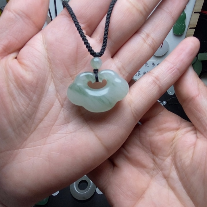 石英质玉颈饰未镶嵌湘**子