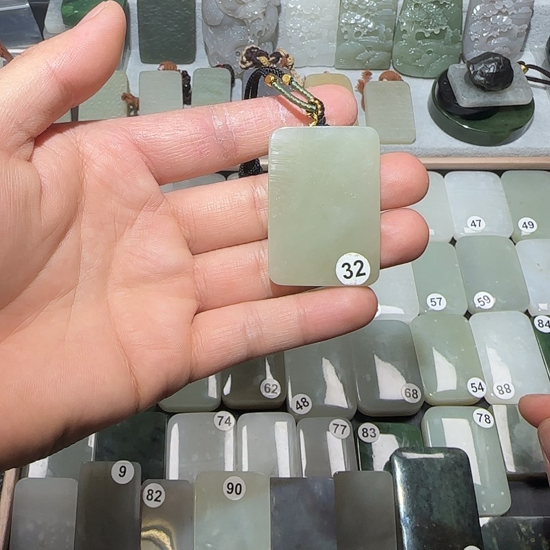 和田玉未镶嵌颈饰