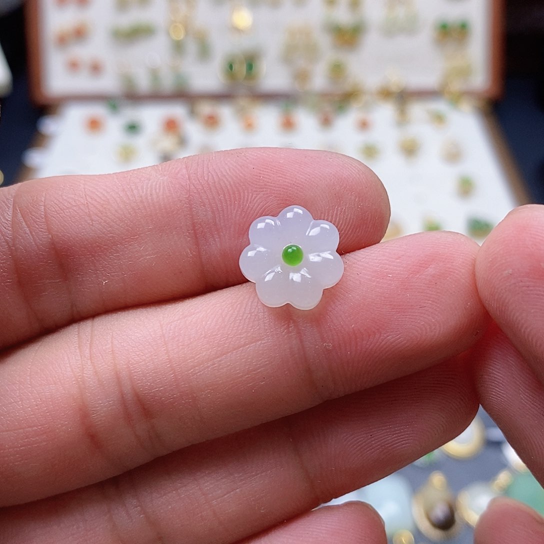 飞***飞和田玉银S925镶嵌耳饰