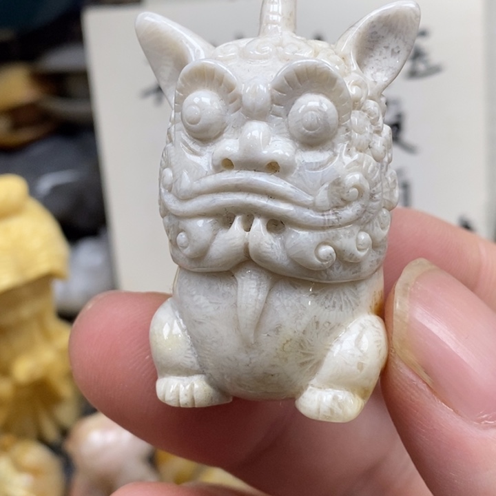 硅化珊瑚（珊瑚玉）未镶嵌颈饰