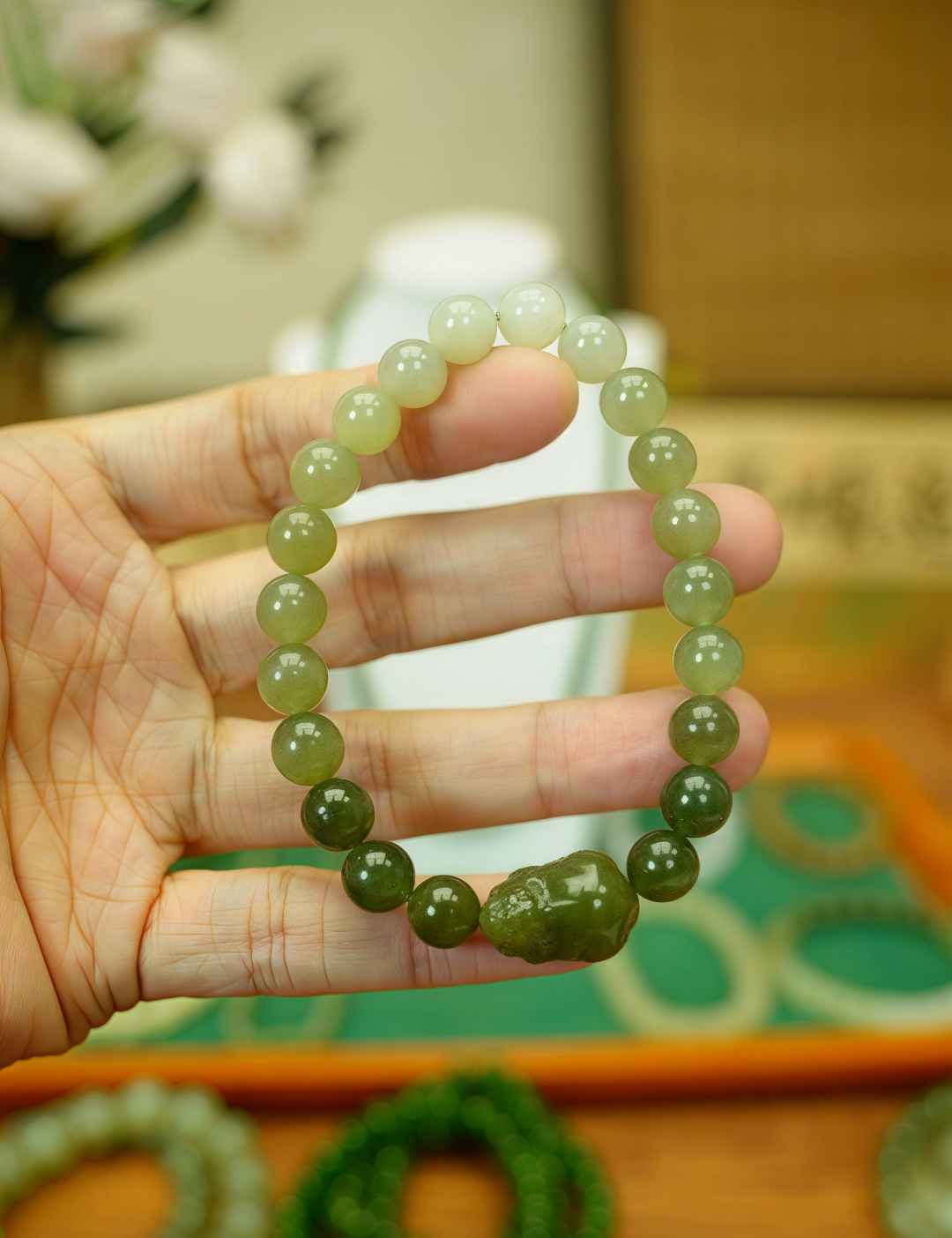 思鹿花雨  |  天然和田玉渐变8mm+貔貅