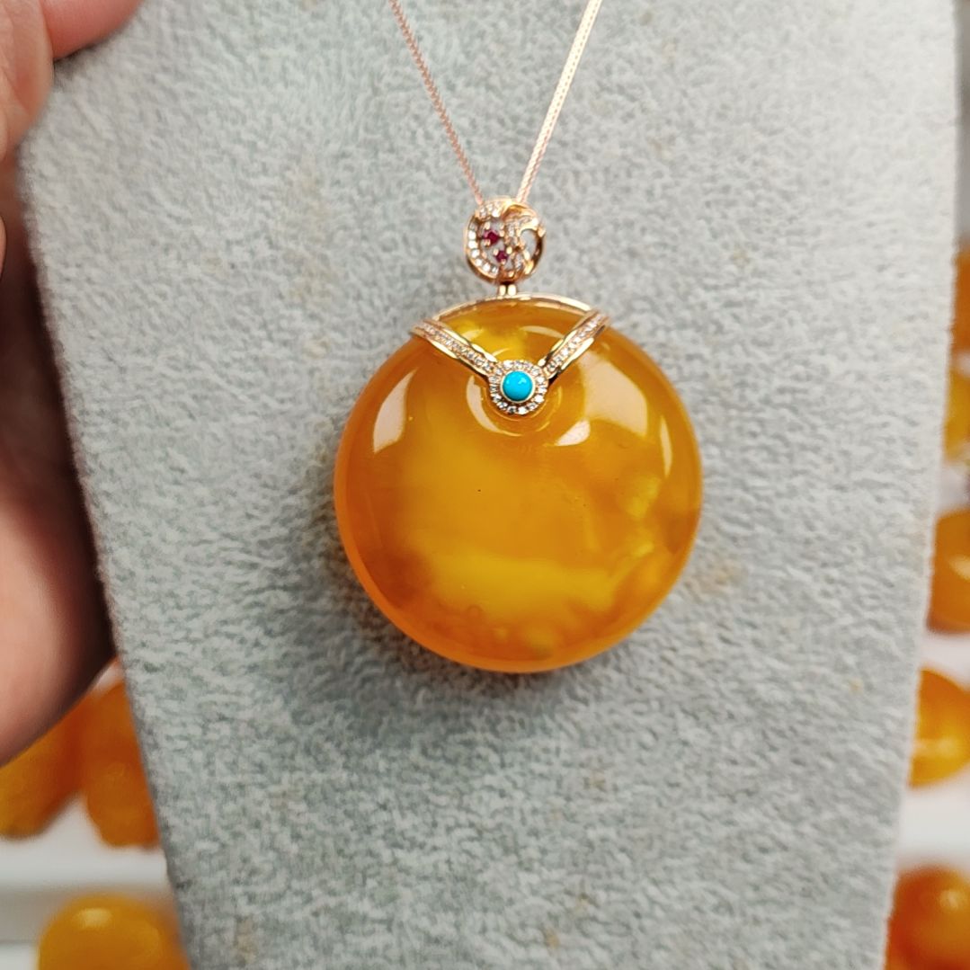 蜜蜡吊坠(赠链)18K金镶嵌