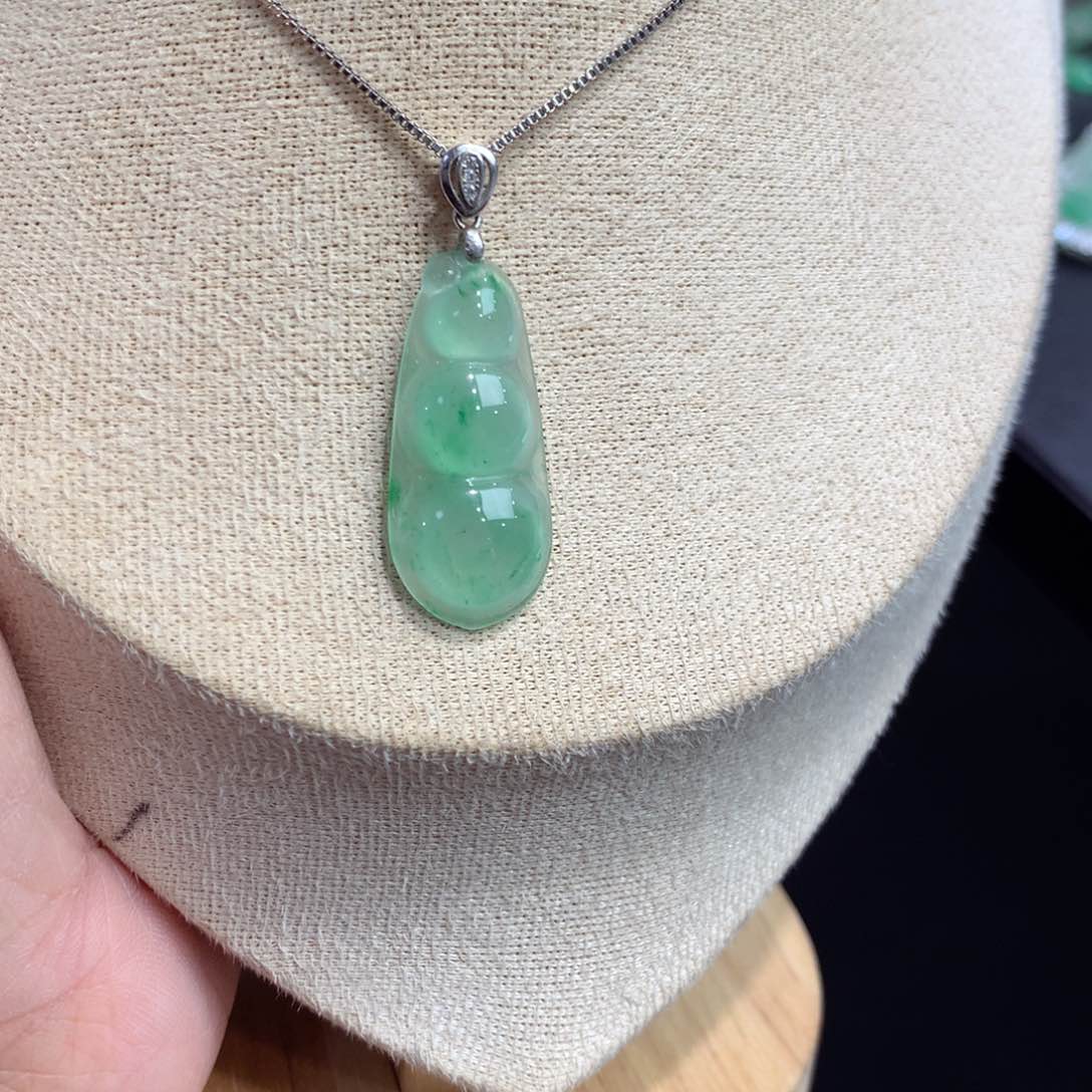 颈饰银S925镶嵌石英质玉（非洲翠）