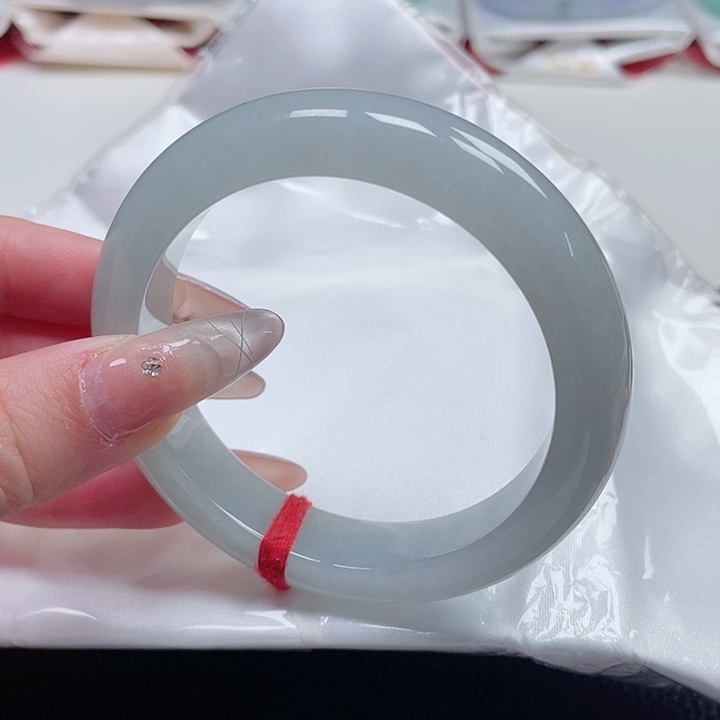 翡翠手镯未镶嵌缅甸