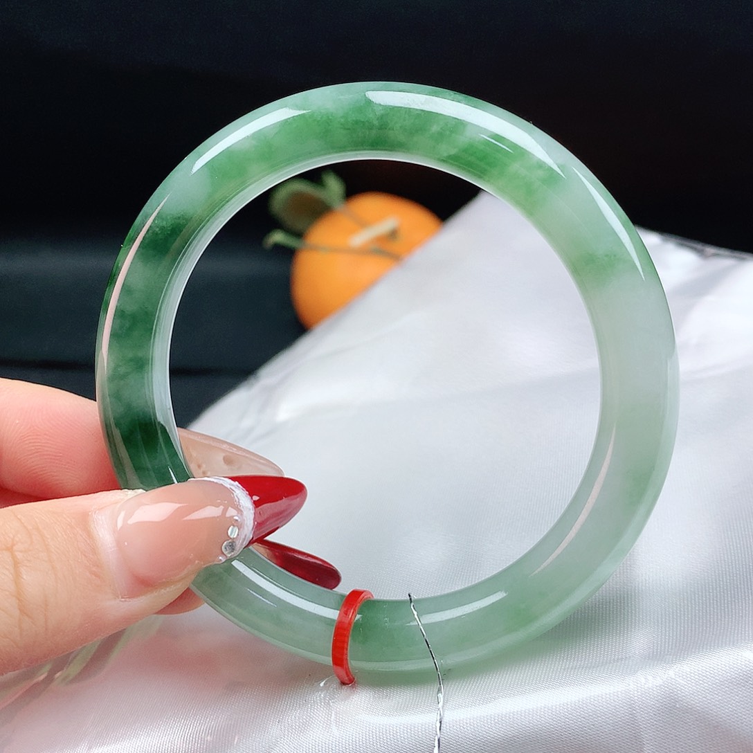 翡翠手镯未镶嵌56圈