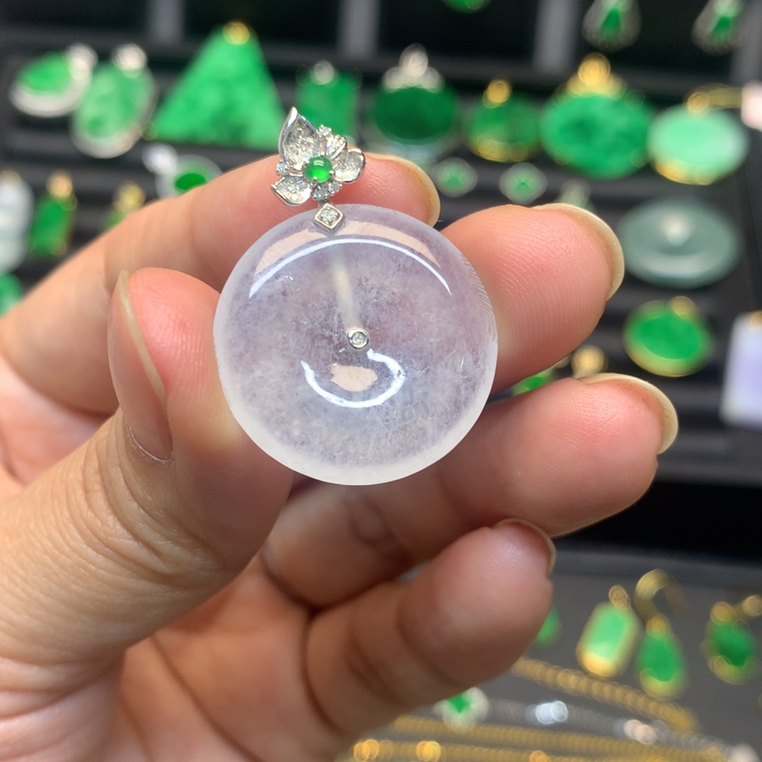 翡翠18K金镶嵌颈饰吊坠
