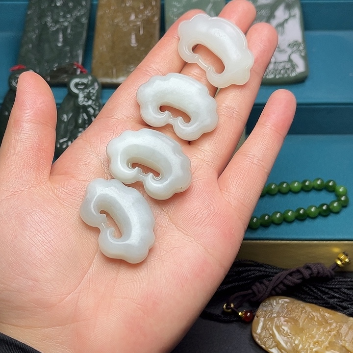 瞭****和田玉未镶嵌颈饰