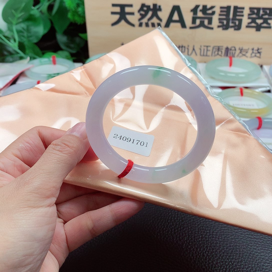 翡翠手镯（圆镯）未镶嵌天然A货翡翠手镯