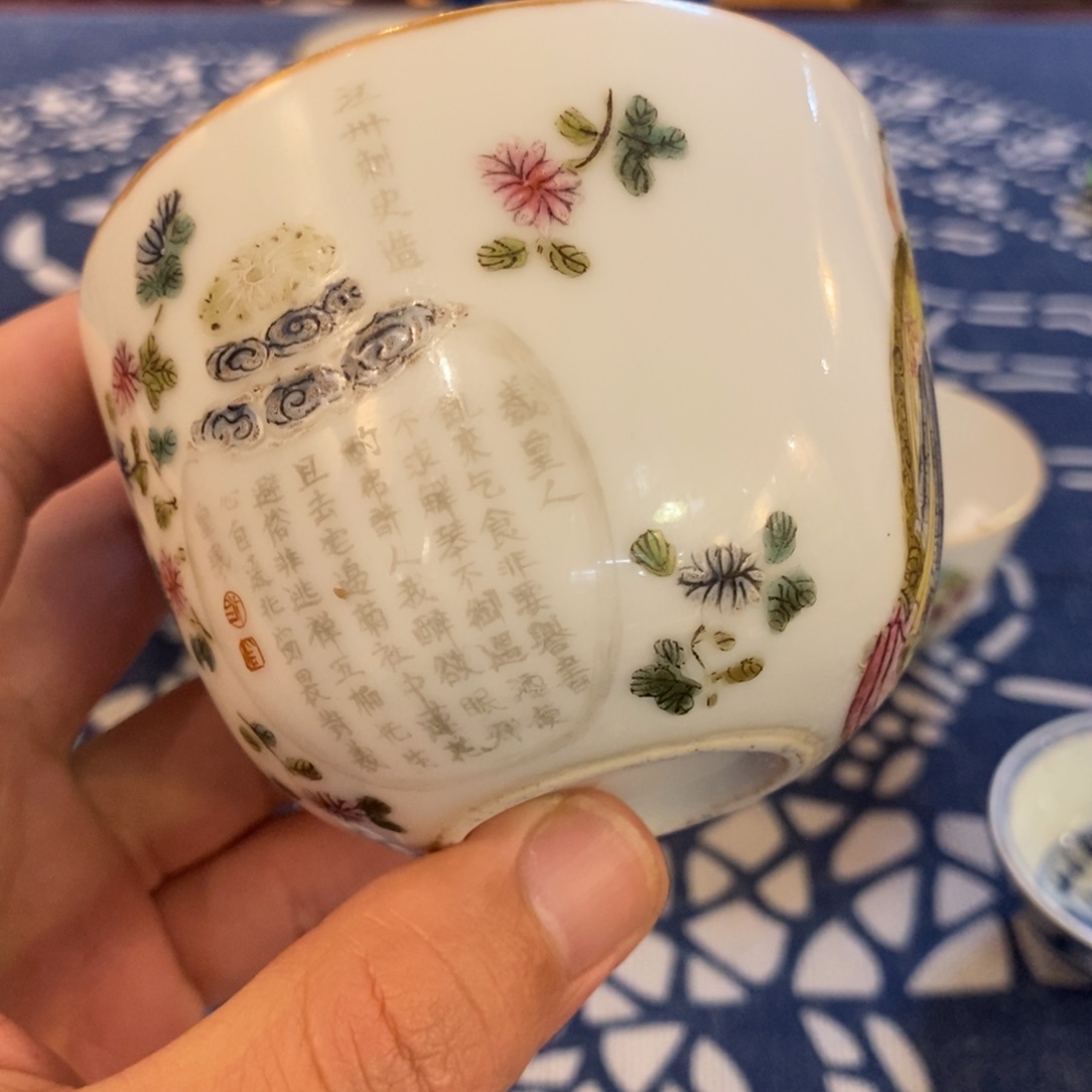 青花冰梅双耳四方瓶果*