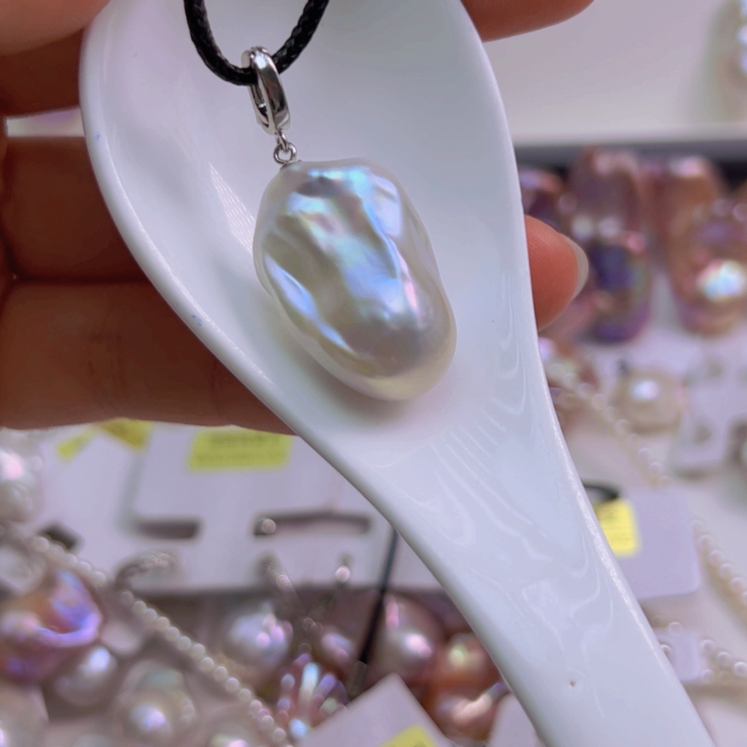 淡水珍珠吊坠(赠链)未镶嵌