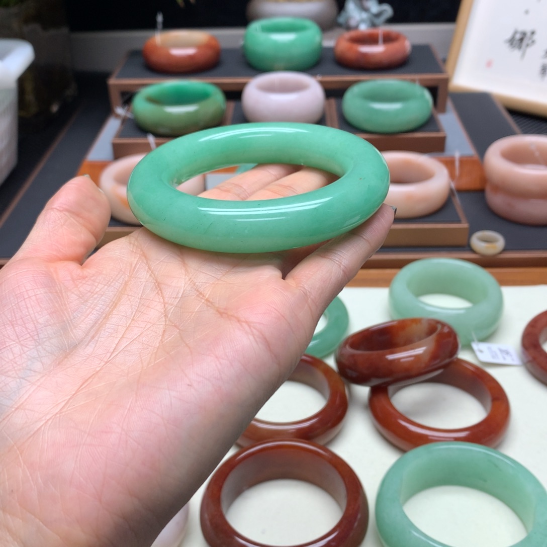 哈***～石英质玉（非洲翠）未镶嵌舍