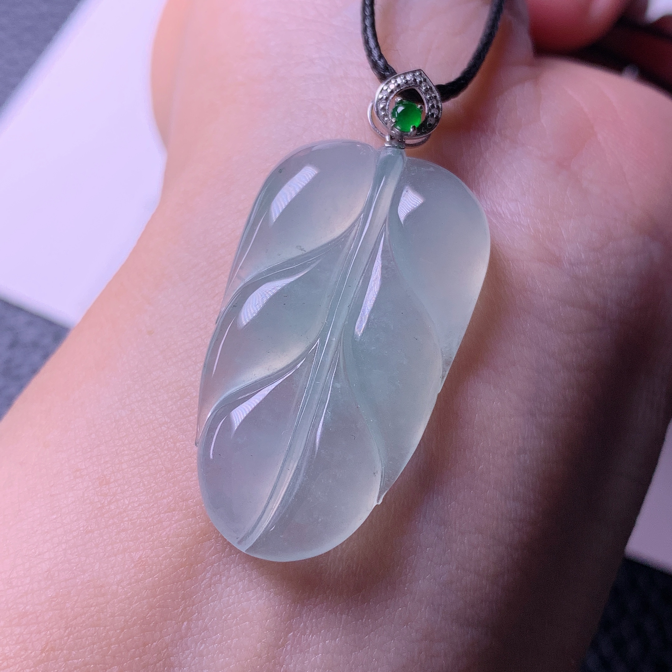 天然缅甸a货翡翠冰种晴绿金枝玉叶玉吊坠18k金35/20/5.5