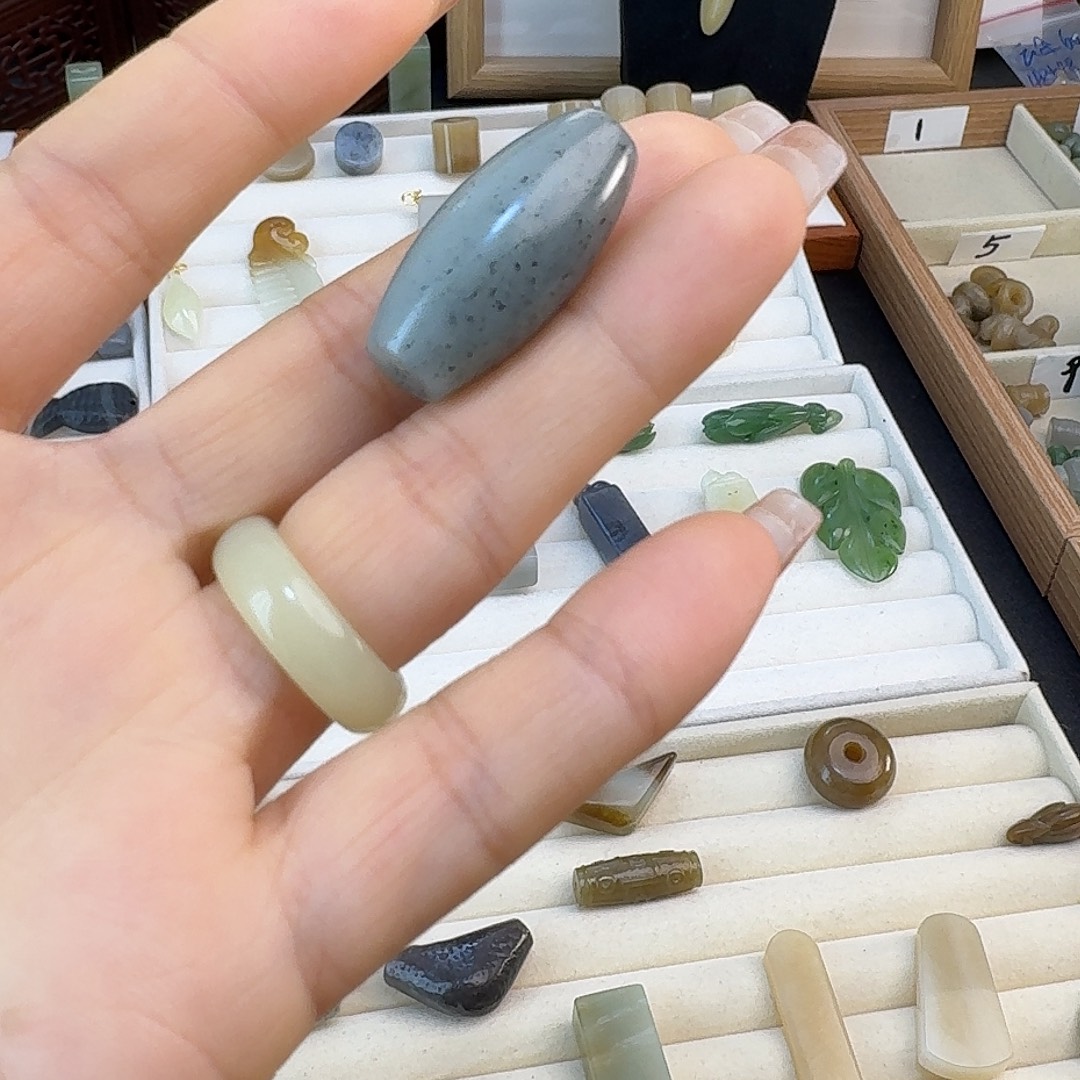 和田玉未镶嵌珠宝半成品