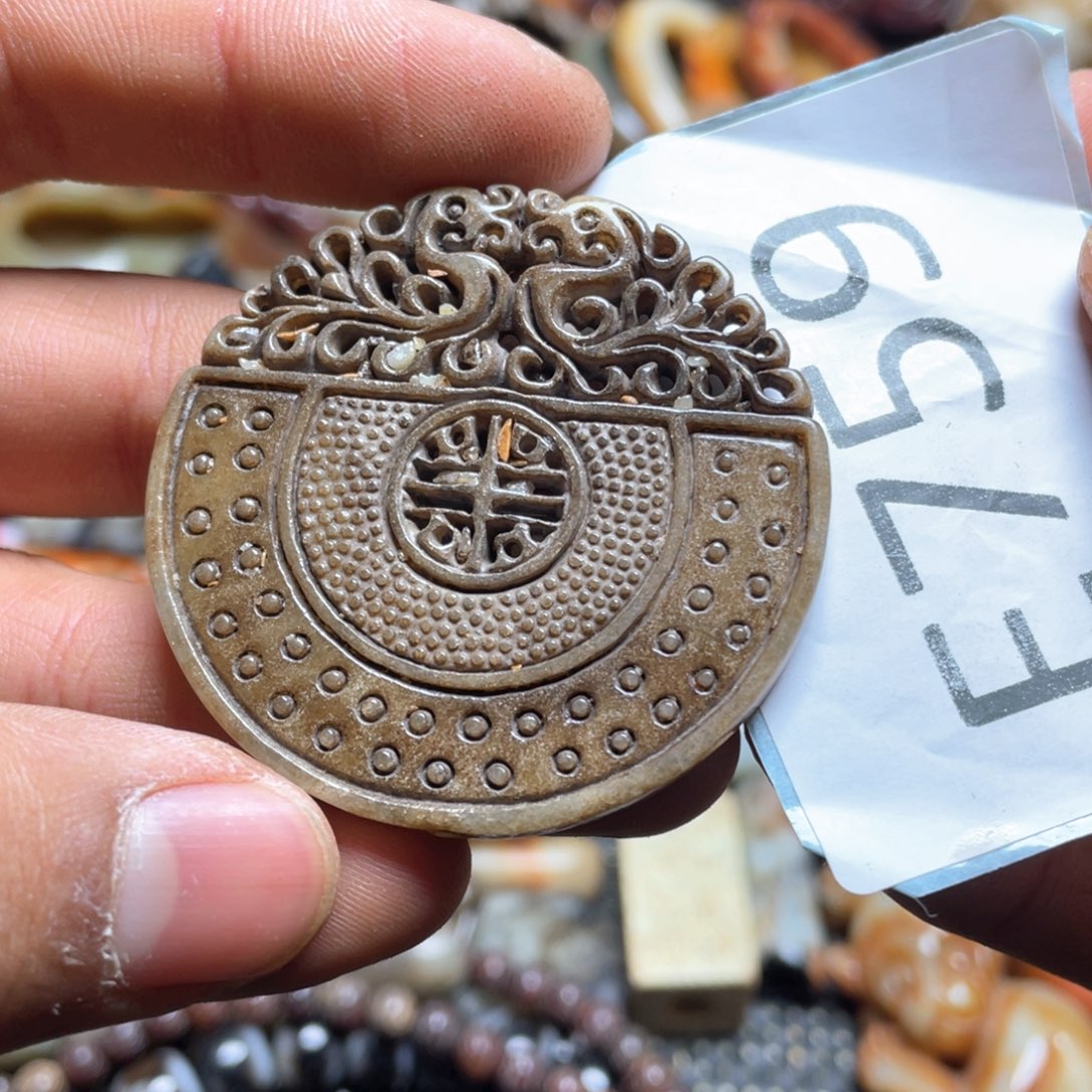 和田玉（糖玉）挂件未镶嵌