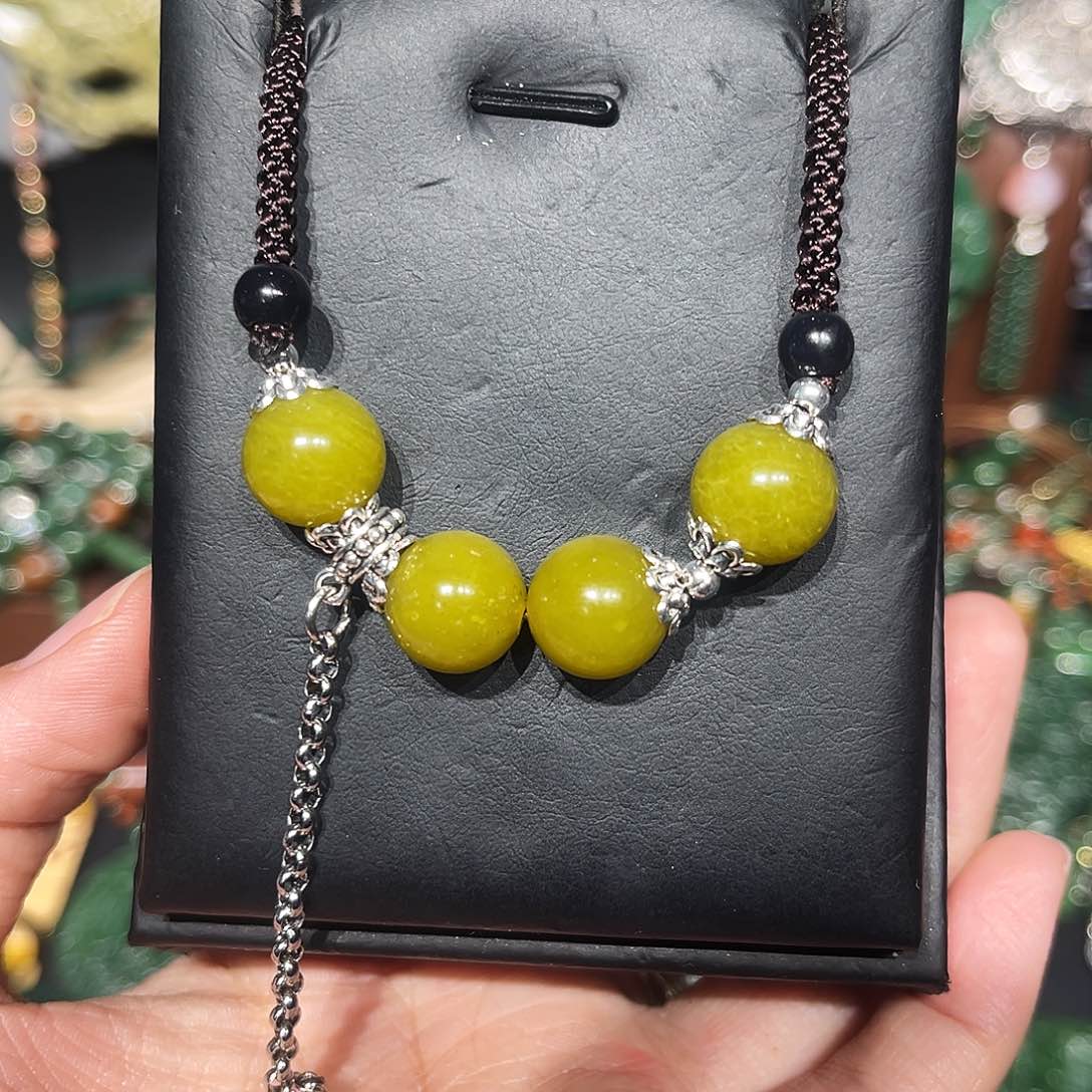 颈饰未镶嵌和田玉（糖玉）