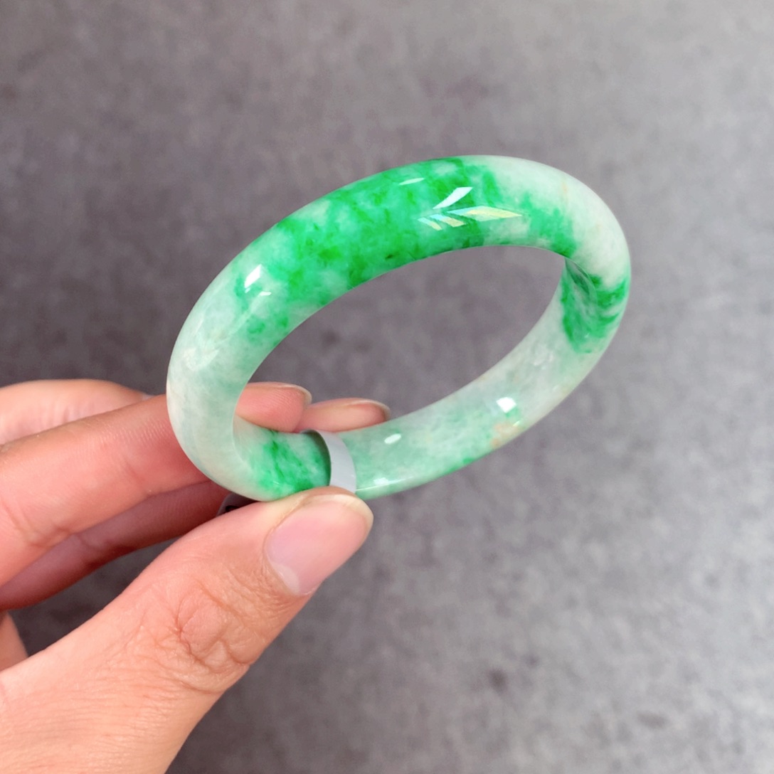 翡翠手镯未镶嵌缅甸