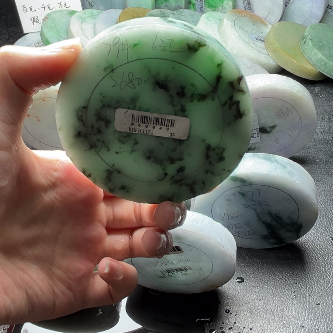 未镶嵌翡翠手镯定制翡翠