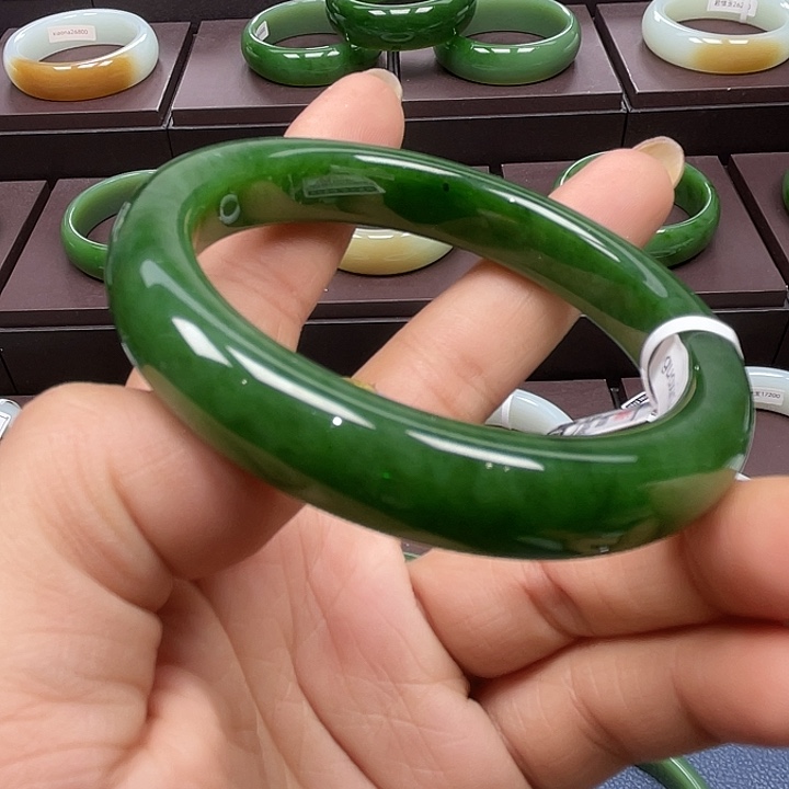 和田玉（碧玉）未镶嵌手镯