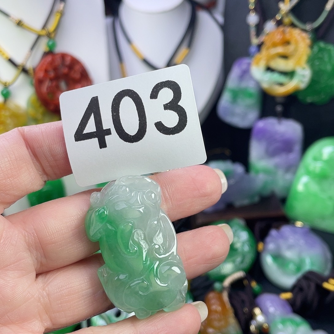 翡翠未镶嵌吊坠(赠链)