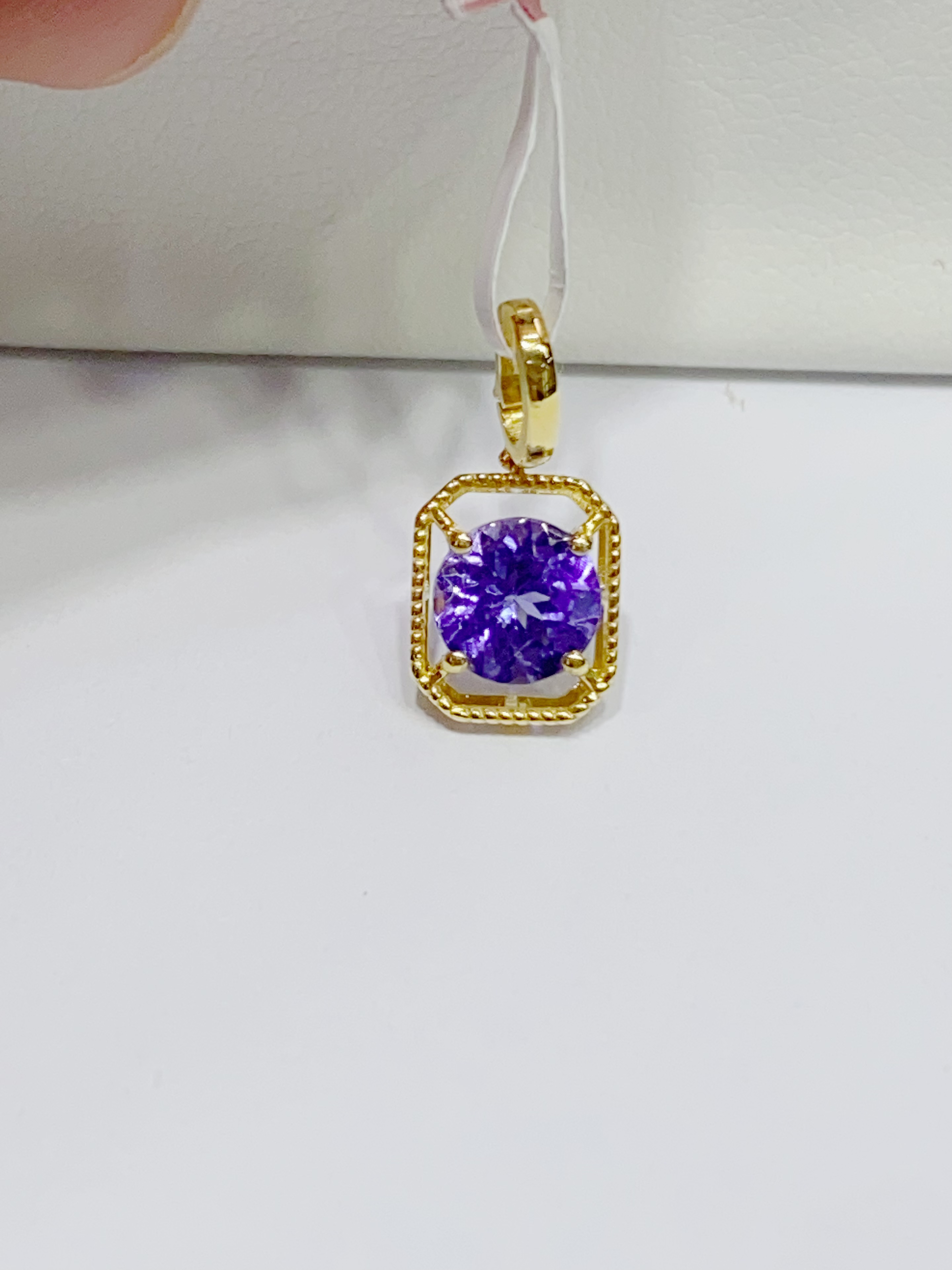 18K金镶嵌坦桑石吊坠